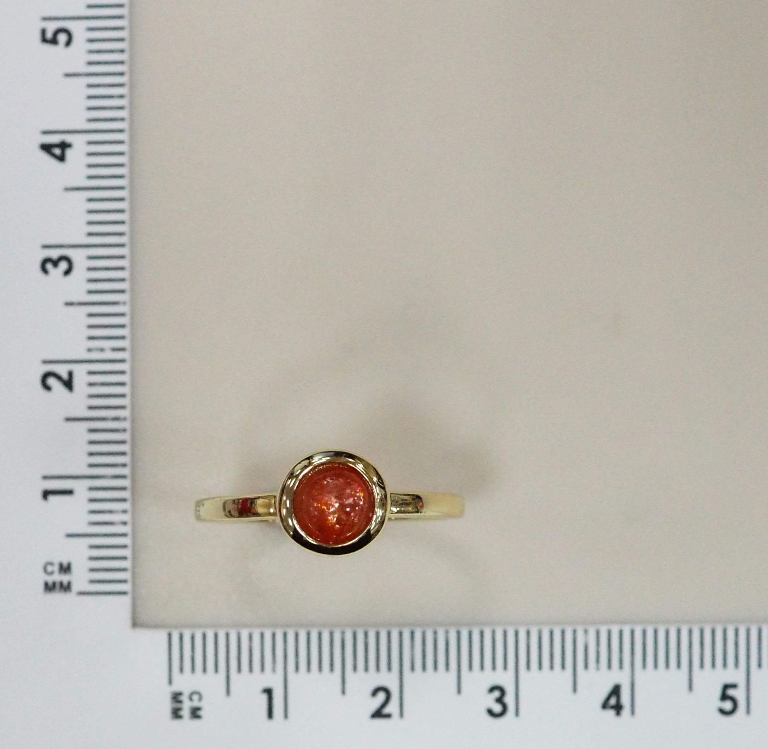 Серебряное кольцо с солнечным камнем